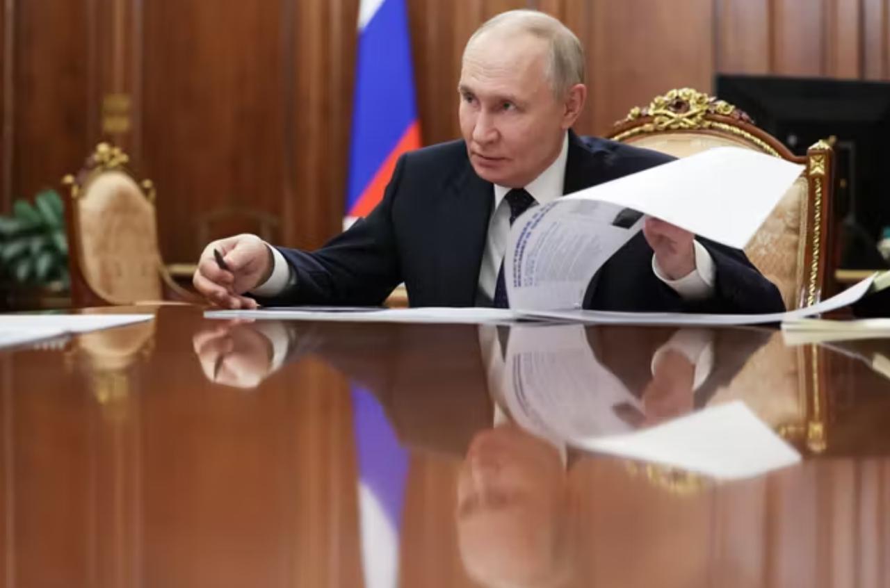 “榛树”或已锁定基辅，普京要学美以做法，“斩首”泽连斯基？近日，俄军罕见没有