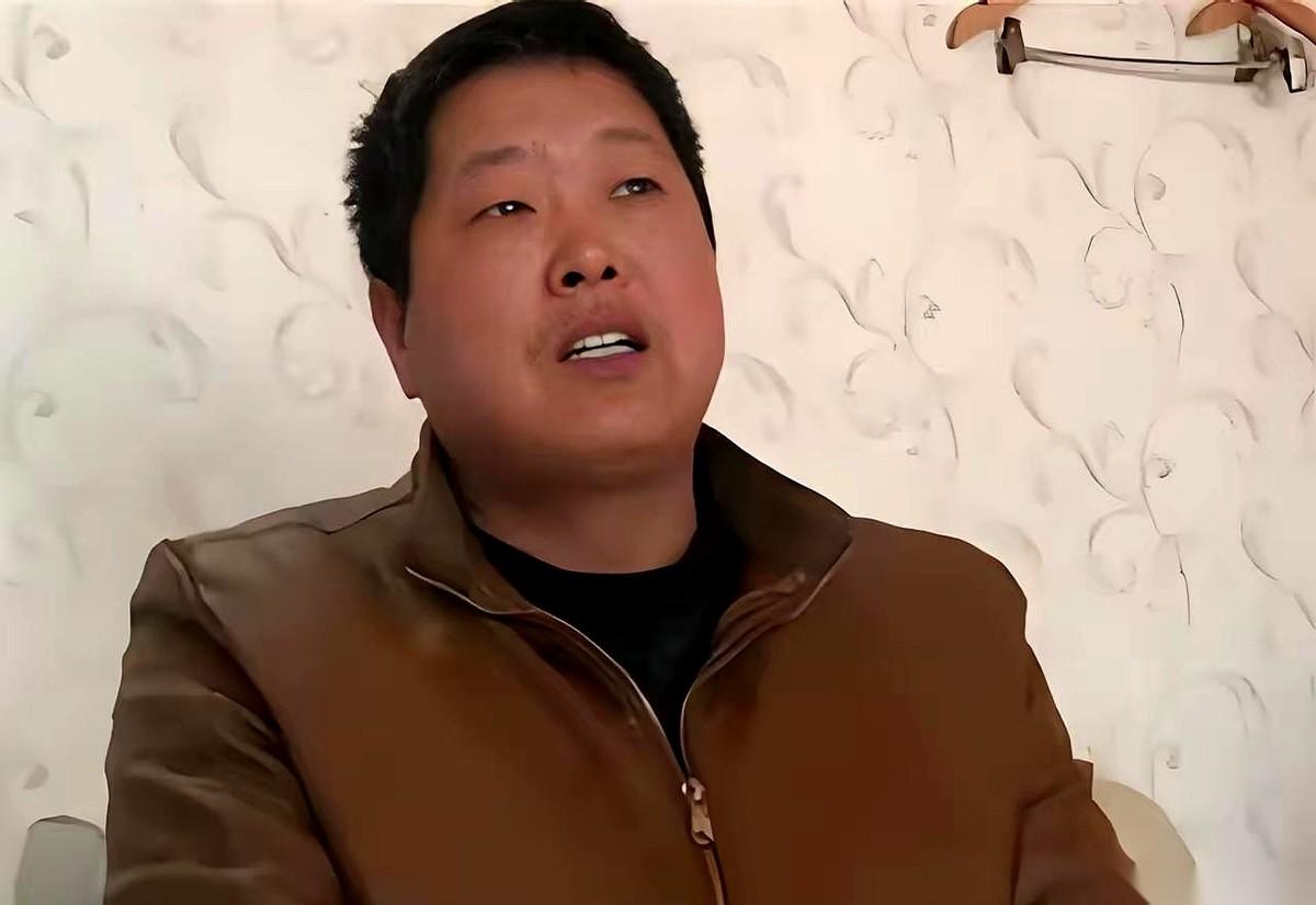 你敢想吗？你在南方的大太阳底下蹬三轮，汗碱在裤裆里结了厚厚一层霜；另一个人在