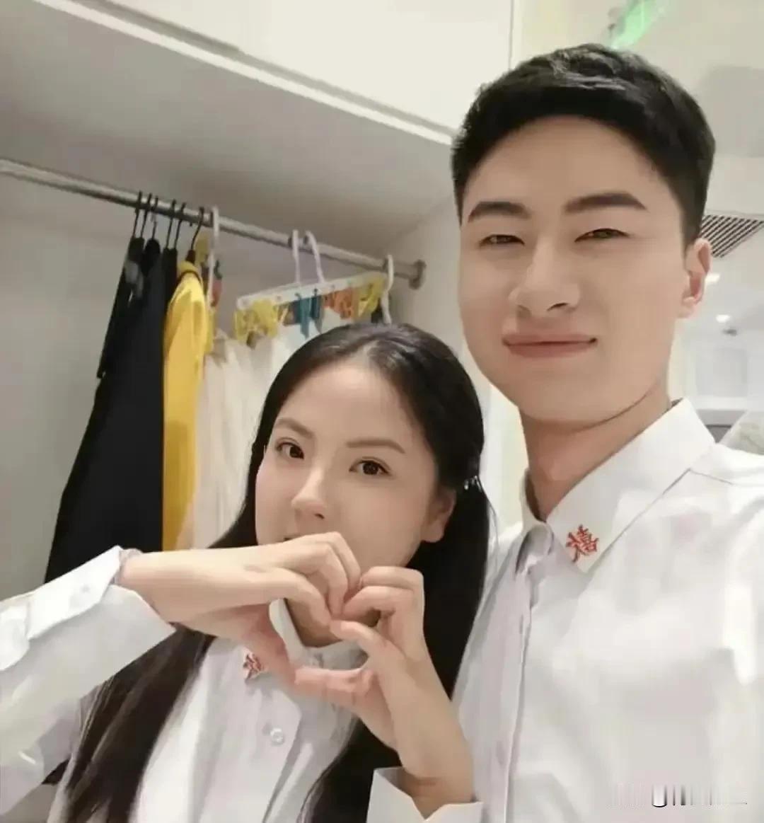 清华博士庞众望，女友抖音80万粉。他每天实验室14小时，拒掉年薪百万offe