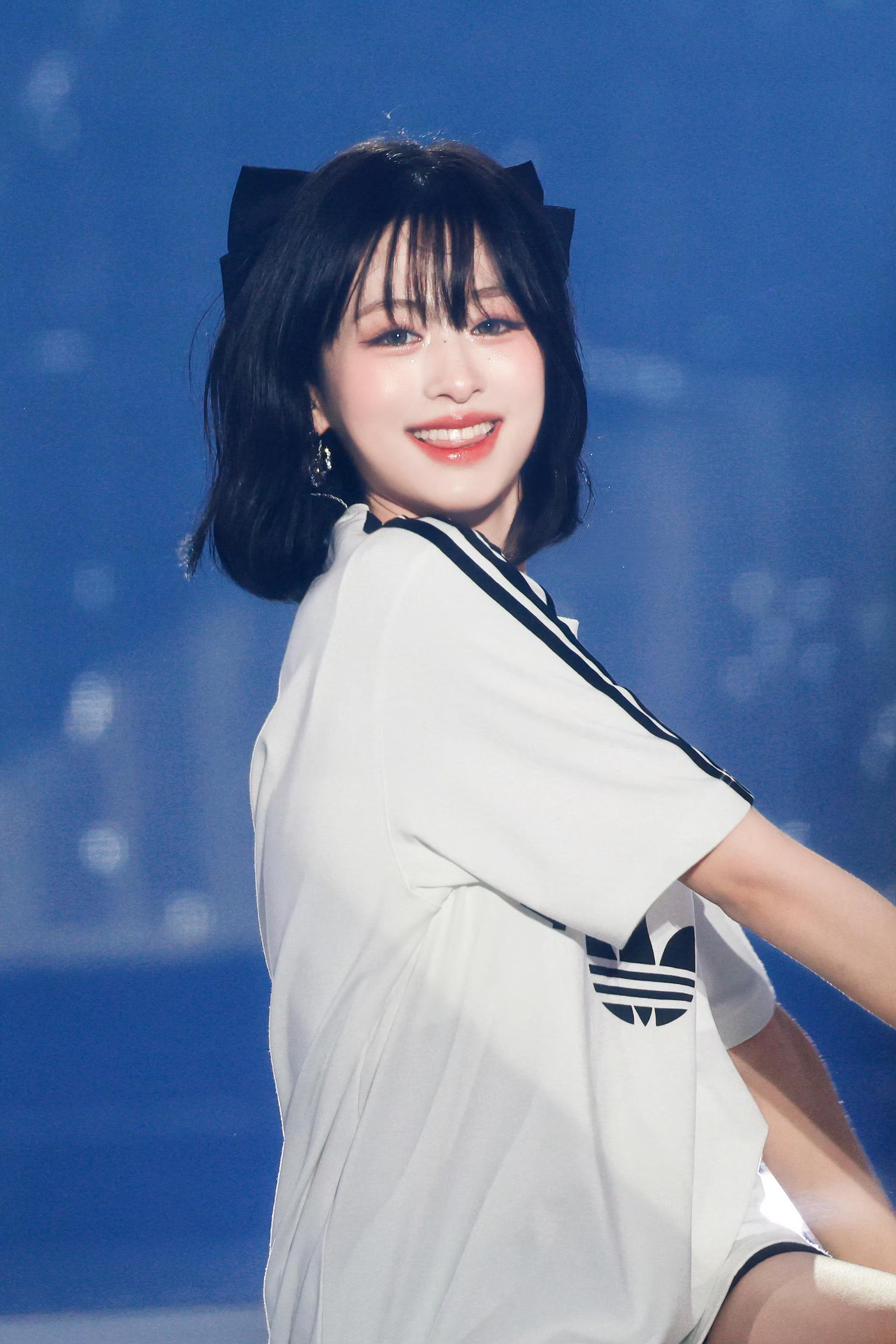 小黑猫🐈‍⬛cr.AHYEON丨郑雅娴​​​