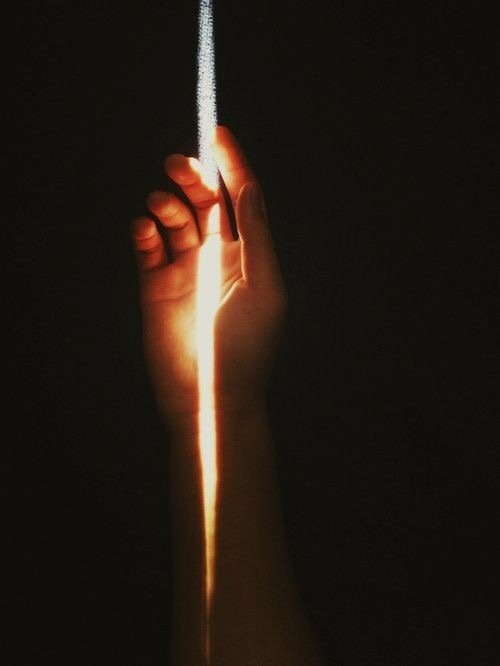 一个人嘴里在说着各种智慧，但是他的内心未必真有智慧所产生的感受，他真实的感受可能