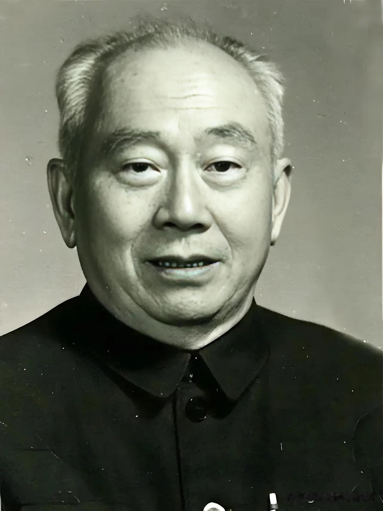 1928年，他年仅14岁参加革命。江西吉安人，久经考验的老一辈革命干部。参加长征