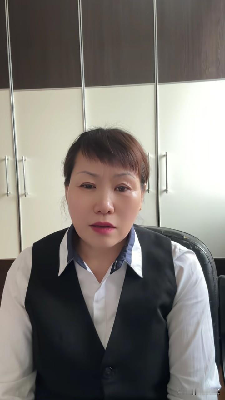 铁路大姨也是飘了，给羊排店做了一下宣传，探了个店，就跟商家要10000元佣金。