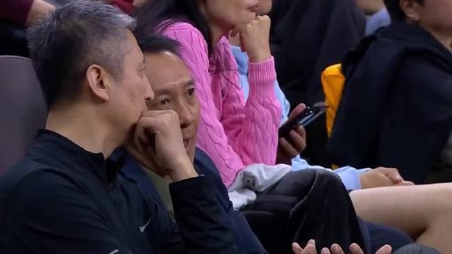 CBA[超话]# 郭士强现身辽粤大战现场观战，赵继伟超远三分信手拈来，手感是真稳