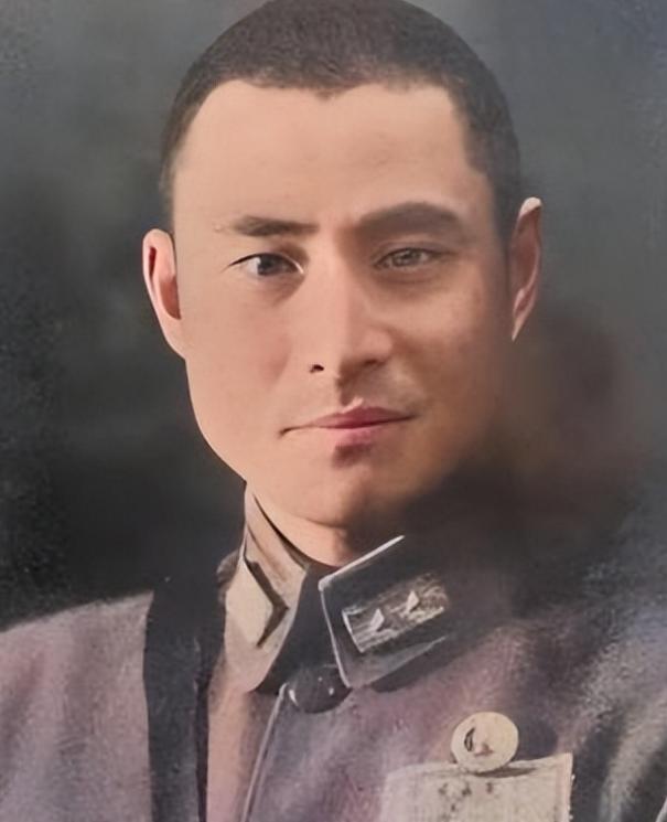 1975年，蒋介石得知黄维被特赦的消息后，立刻邀请他前往台湾，不仅补发了他被俘2