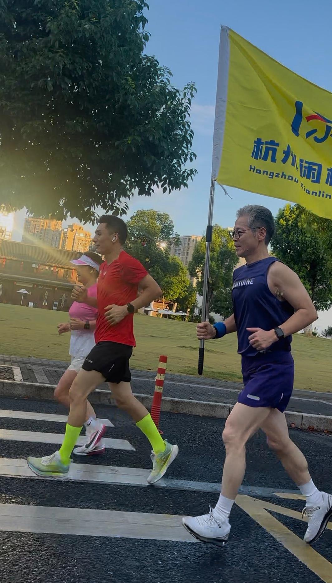 为什么跑步会成为全世界参与人数最多的运动？并非它的锻炼效果无可替代，而是它足够