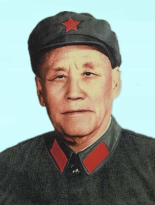 在当年的东北战场上，流传着一句玩笑话：“林总的战役部署里，永远有一项叫‘等何长工