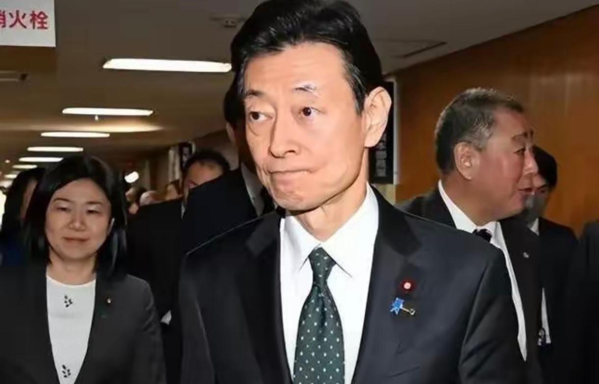 2026年5月2号下午两点，日本自民党选举对策委员长西村康稔到北京，住了一晚，3