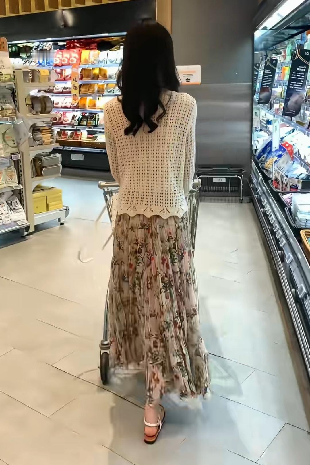 谢谢邀请，试对下联：上联：尝人间美味，下联：看世界繁华。上联“尝人间美