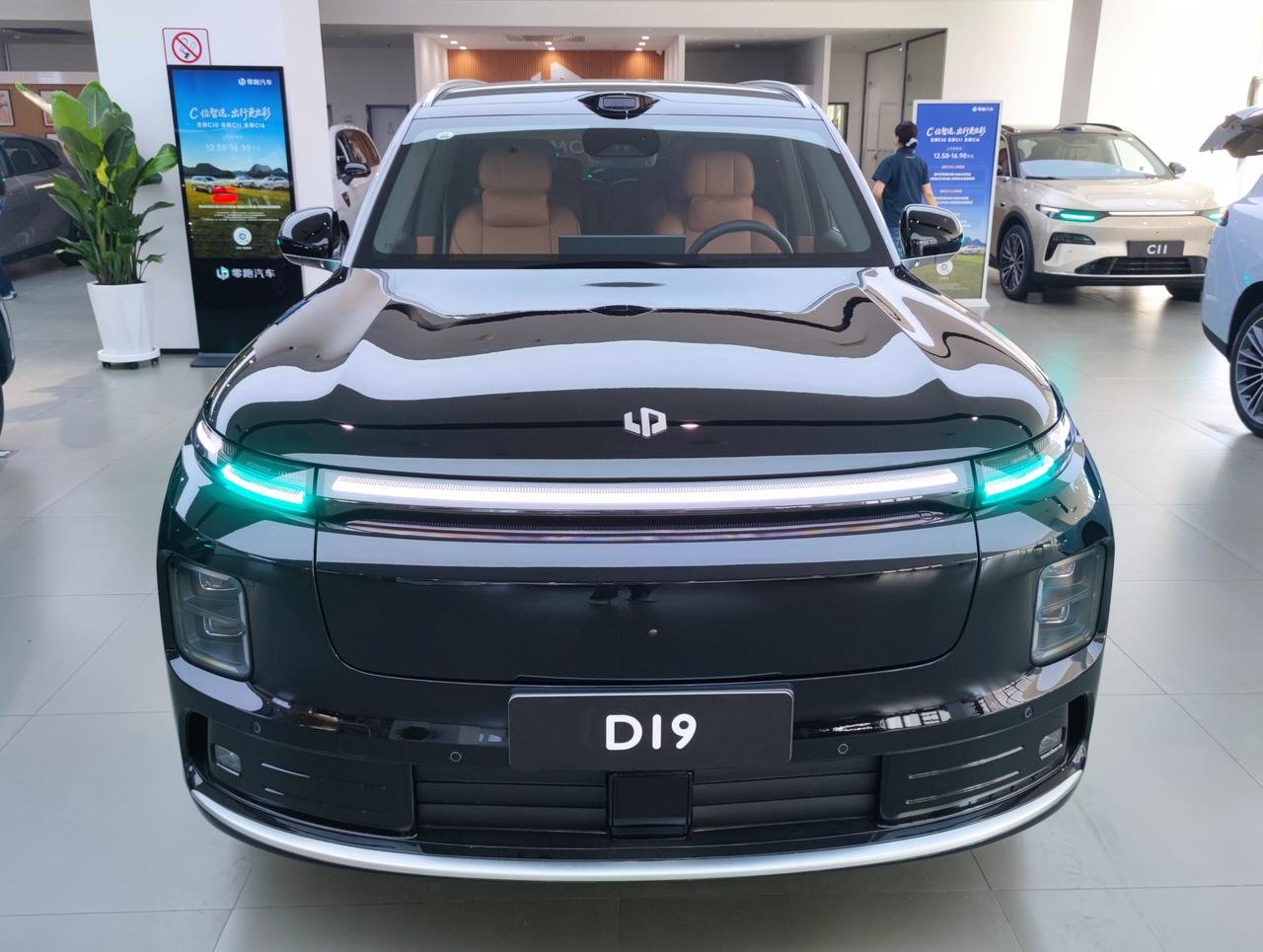 全尺寸旗舰SUV《零跑D19》全新零跑D19惊艳上市，定位科技豪华家用旗