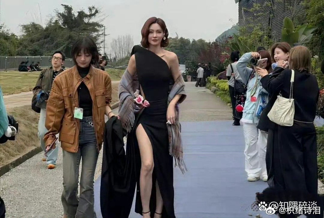 这下终于懂杜海涛了，沈梦辰的气场直接把周围人都碾压过去了。​