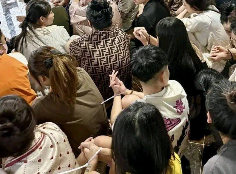 柬埔寨“诈骗炼狱”的黑幕真的太可怕了。18岁的越南女孩图琼英,轻信网友高薪工作的
