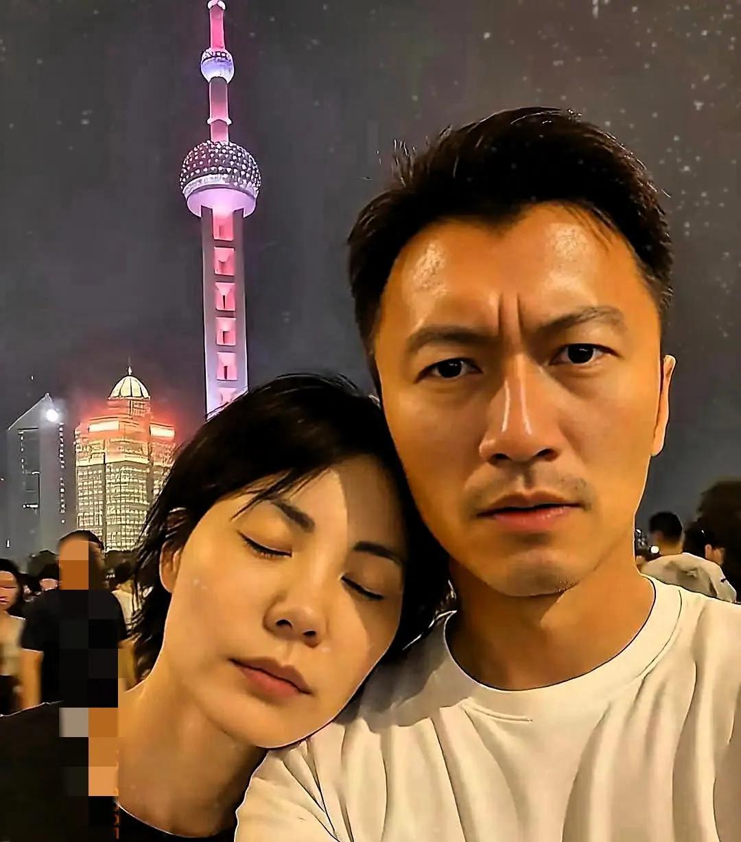 娱乐圈里有一对情侣，他们的爱情故事简直就是一部连续剧，让人看得津津有味！谢霆锋和