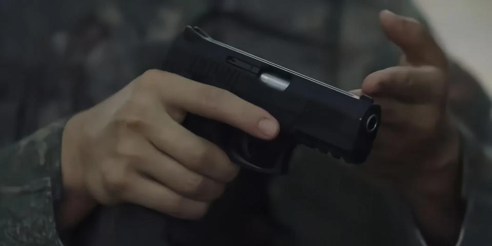 世界上最现代化最先进最好用的手枪之一，中国的QSZ-193（新一代军警手枪），