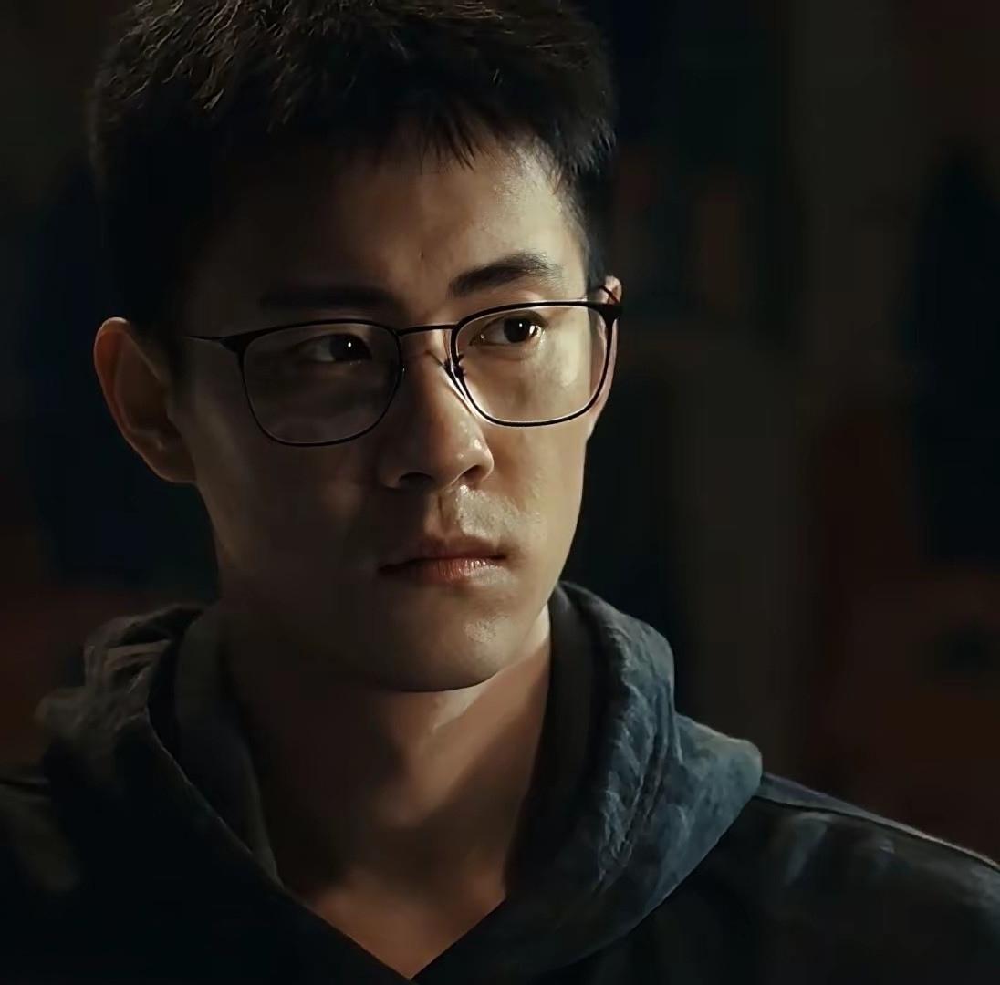 追剧《爱情没有神话》昨晚的剧情：林展翘放下姿态求孤烟回到自己的公司，孤烟推脱