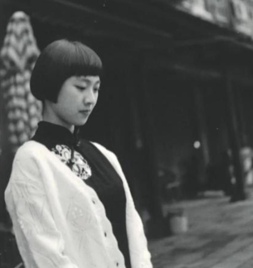 1937年，在战友们的介绍下，八路军第685团团长杨得志与当地的1位姑娘准备结婚