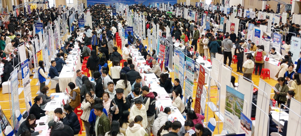 工种分布与大学生数量严重不匹配，大学生就业真相1.昨我发现很震惊的数据，330