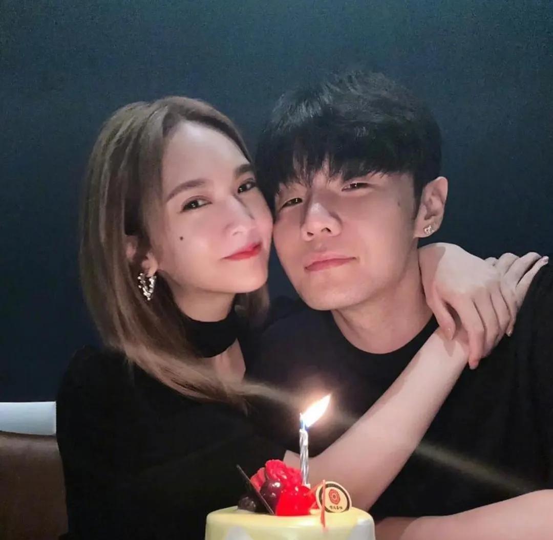 杨丞琳李荣浩深夜撒糖！甜哭网友！7月11日零点，杨丞琳卡点为老公李荣浩庆生！这
