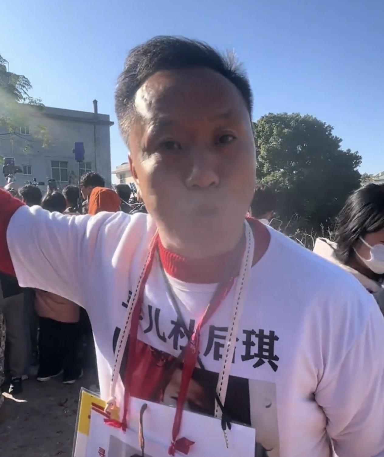 家人们，姐姐们下午好，今天刷到杜小华大哥在梁志辉回归宴上的SP杜小华梁志辉爸爸