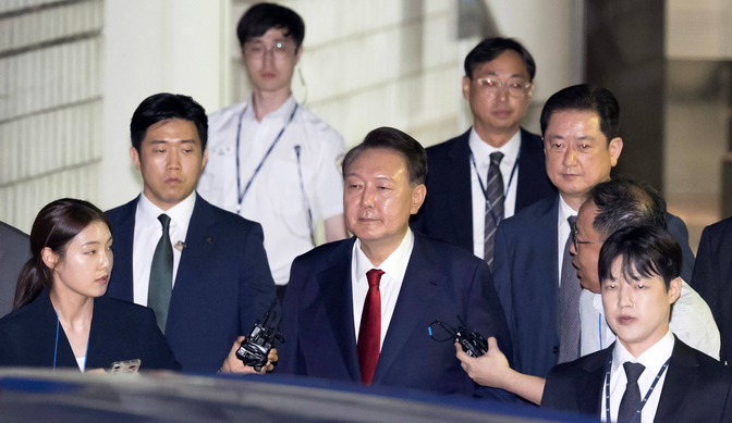 最新进展来了！韩国前总统尹锡悦这回真是栽了：法院18号召开了长达6小时的闭门听