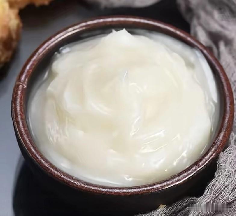 我最喜欢吃的猪油，终于，上了牌面儿，连人民日报都点名夸赞:吃猪油有益健康。李时