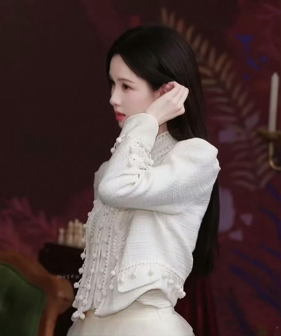 陈都灵最近的自拍练习成果展示陈都灵晒自拍陈都灵最近的自拍练习成果展示！小巧的脸上