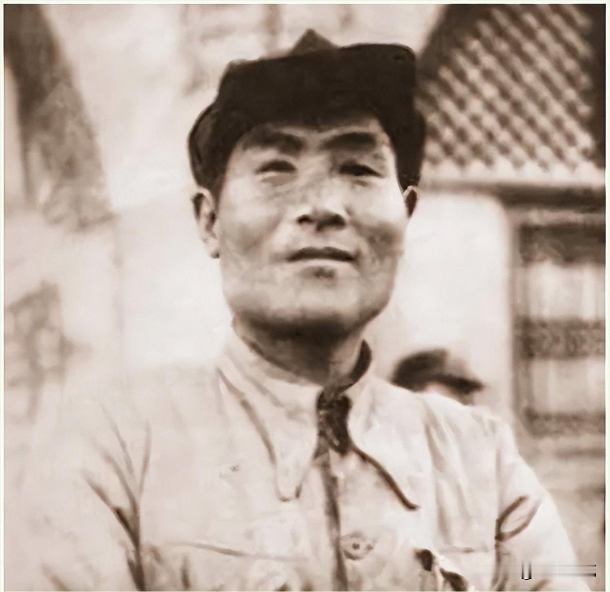 1950年，开国将军刘世模穷困潦倒，孩子衣不蔽体，偶遇老上级王宏坤，王宏坤怒问：