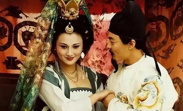 来吧！宝贝们，一起来了解一下老易心目中真实的“马嵬驿之变”吧！杨玉环女士在李
