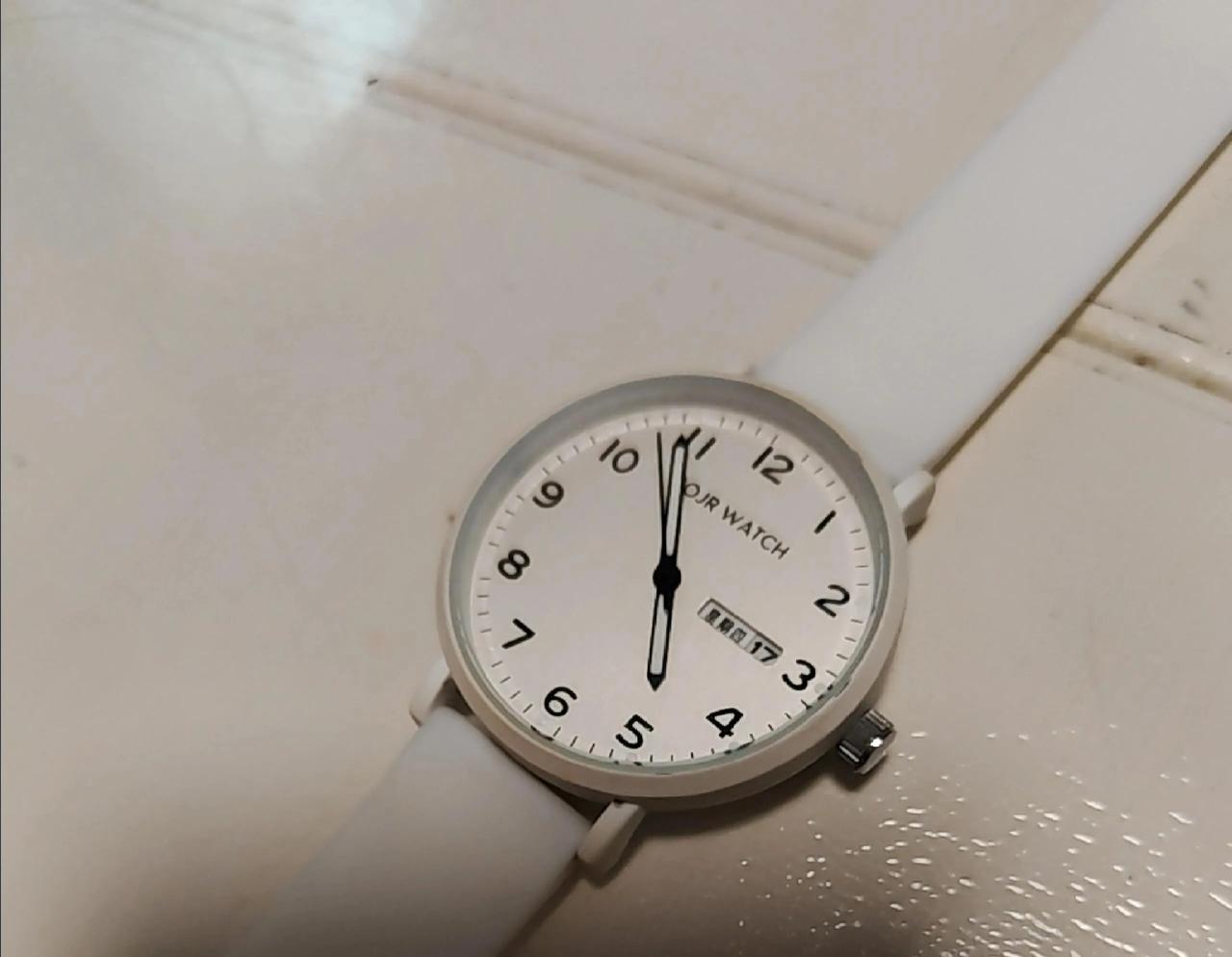 普通手表都不让带，小学已疯癫孩子四年级放学自己回家，所以给她带了一块手表，就是