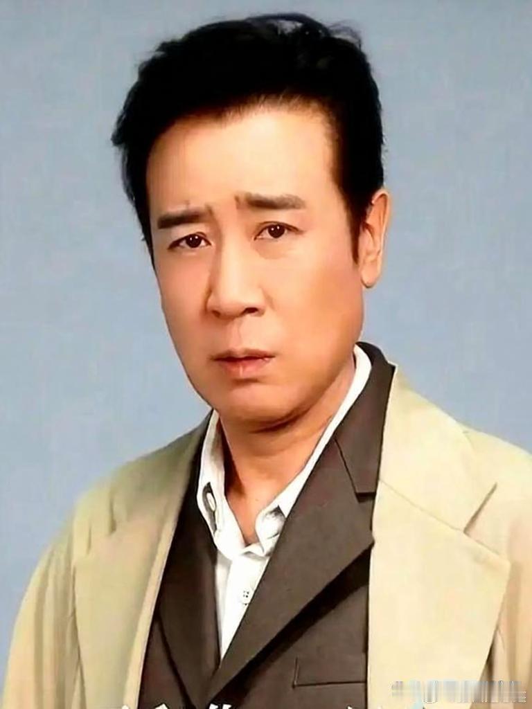 饭局上，李雪健突然指着于和伟鼻子骂：“你这人，骨子里透着坏！”全场瞬间安静。原来，拍《历史的天空》时
