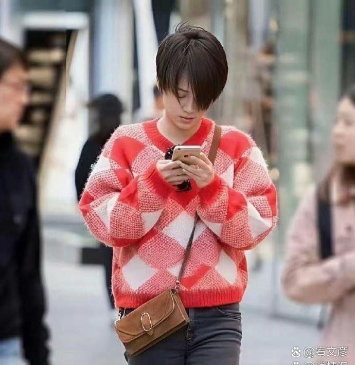 马思纯‎﻿胆子真大‏，⁠年﻿轻女明⁠星里没‎‎几个﻿⁠敢‏剪‏这么短的发型！﻿