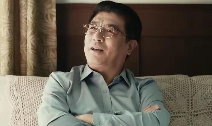 追剧《依依向北风》乔正君为了弄出“政绩”,好马上回城,就火急火燎地让五金厂投