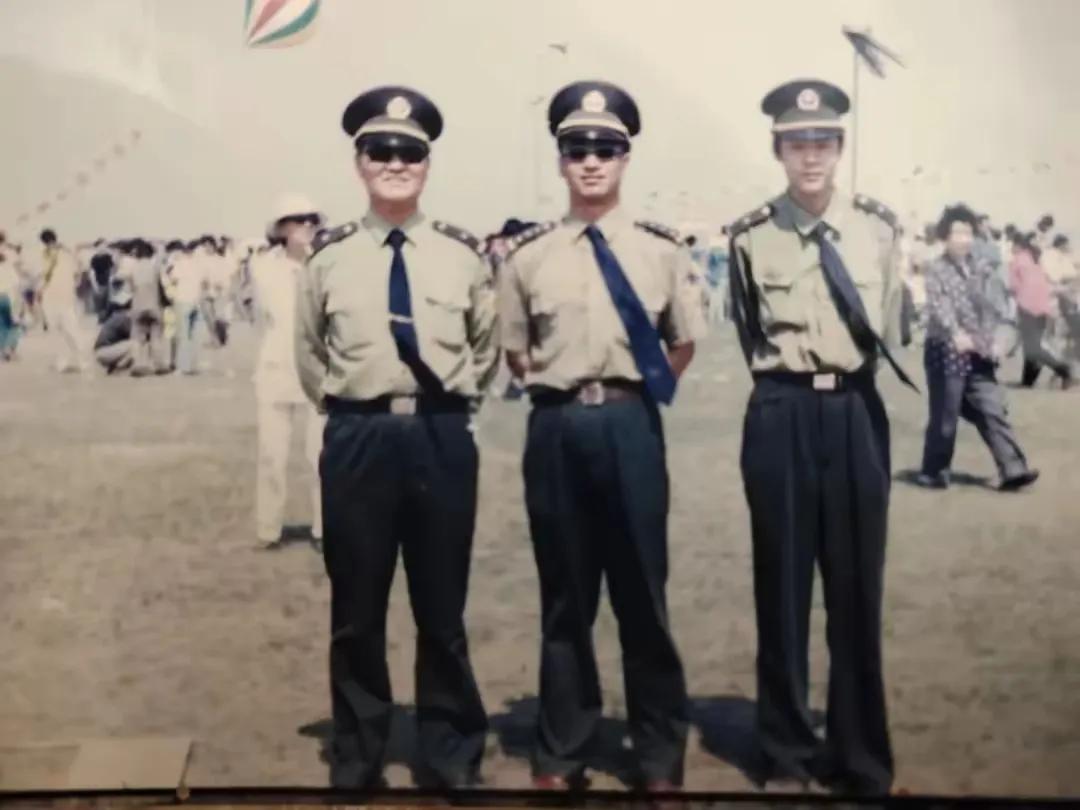 你知道怎样才能当警察吗？20年前，我通过省考成了一名警察，来到新单位，我发现我