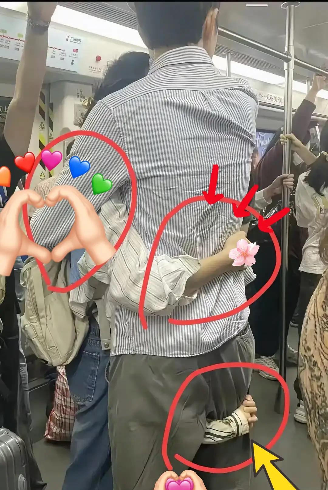 地铁上看到这一幕，心里有点不是滋味。一对夫妻带着孩子，妈妈脸色不太好，站着有