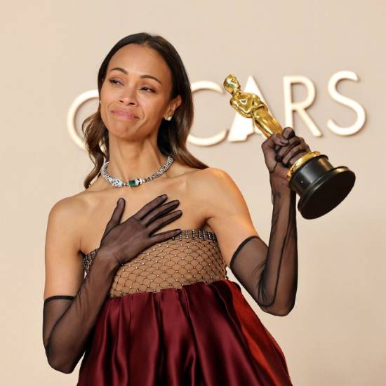 《阿凡达3》全球热映! 佐伊索尔达娜或将成为影史票房最高演员