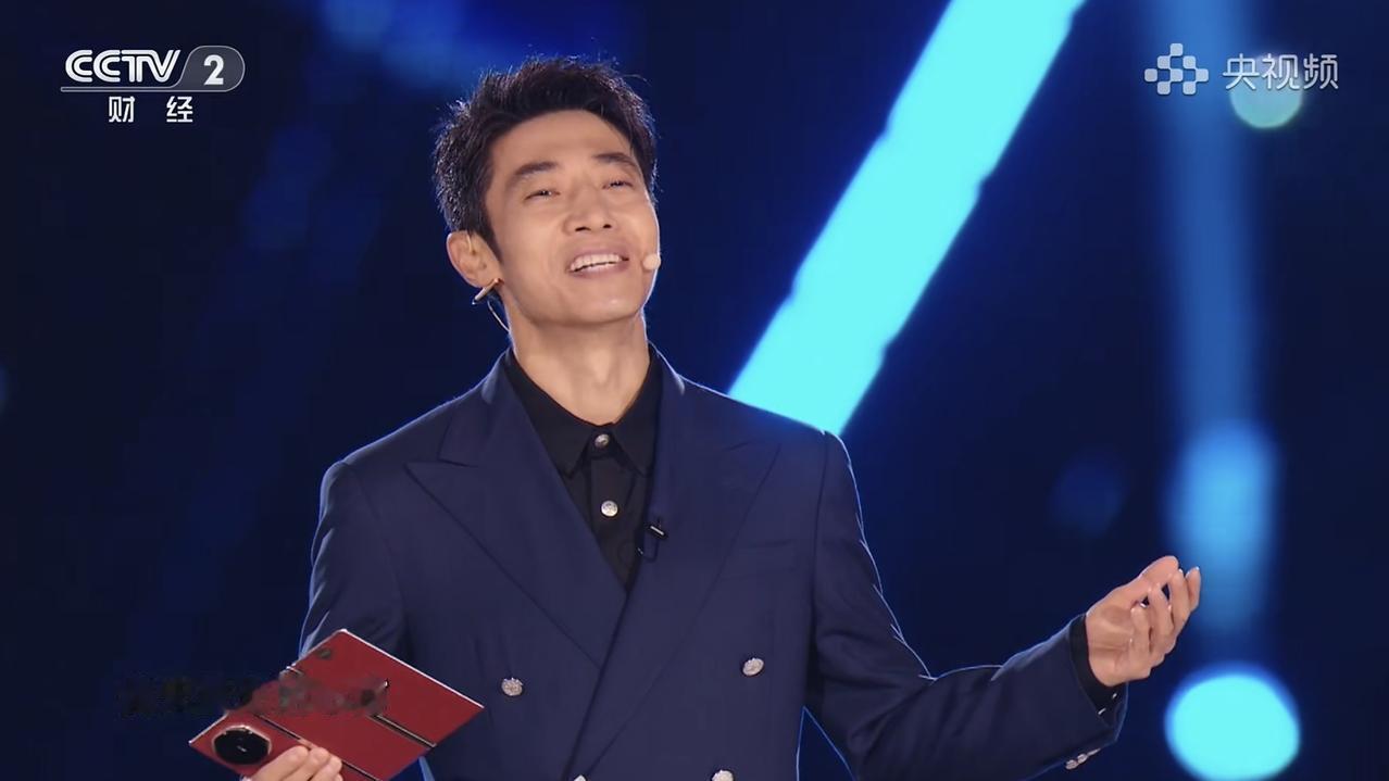 今晚大家都在刷鸿蒙星光盛典，星光熠熠，硕果累累，见证中国科技之光[赞]