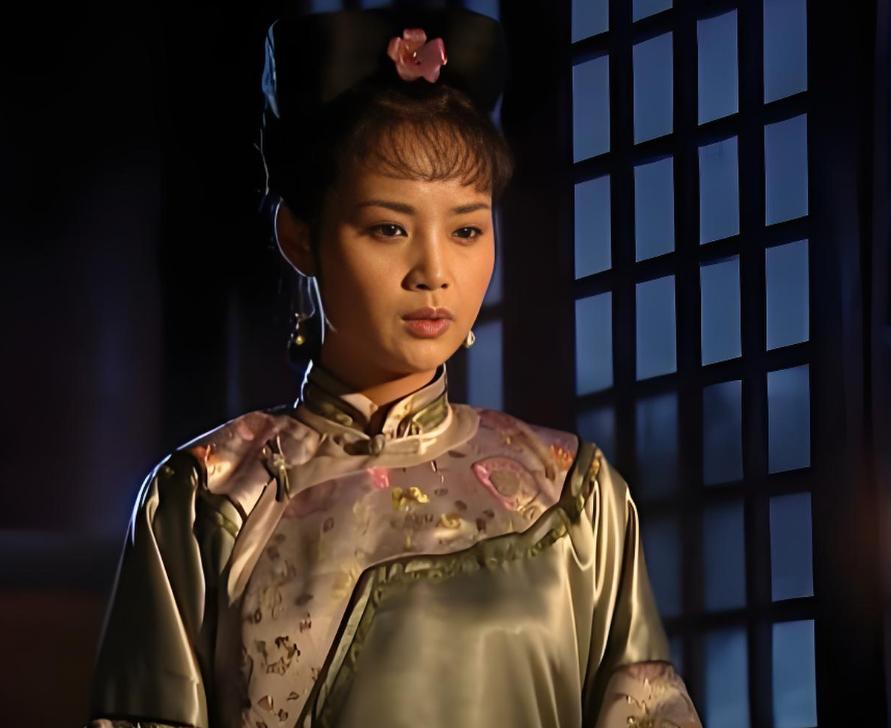 苏嘛拉姑跟钟小艾相比，谁更厉害一些？咱就这么讲吧！别说钟小艾了，就是钟小艾他