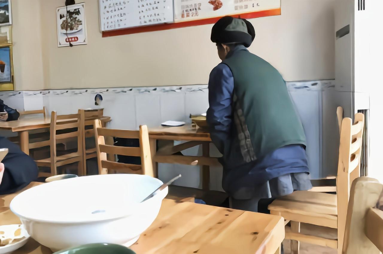 今天，又一次见证了一位朋友的神奇能力！中午和朋友到一家小饭店吃饭。很普通的小