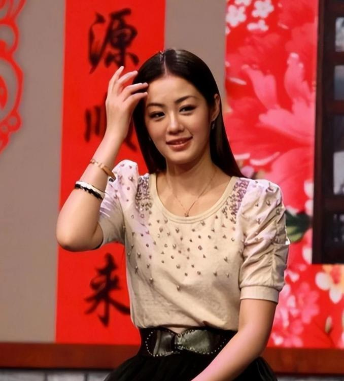 2015年，“王小蒙”不顾赵本山的反对，执意要嫁给身价过亿的汽车富豪，赵本山生气