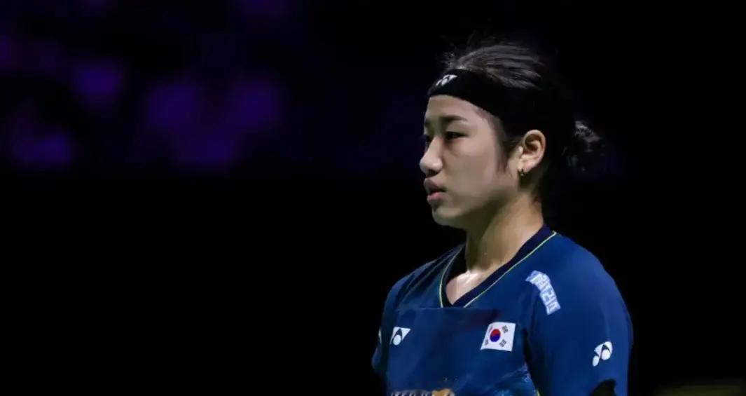 她赢了对手9次，赛后却第一个冲上去道歉。因为她的膝盖在第三局就发出了刺痛警