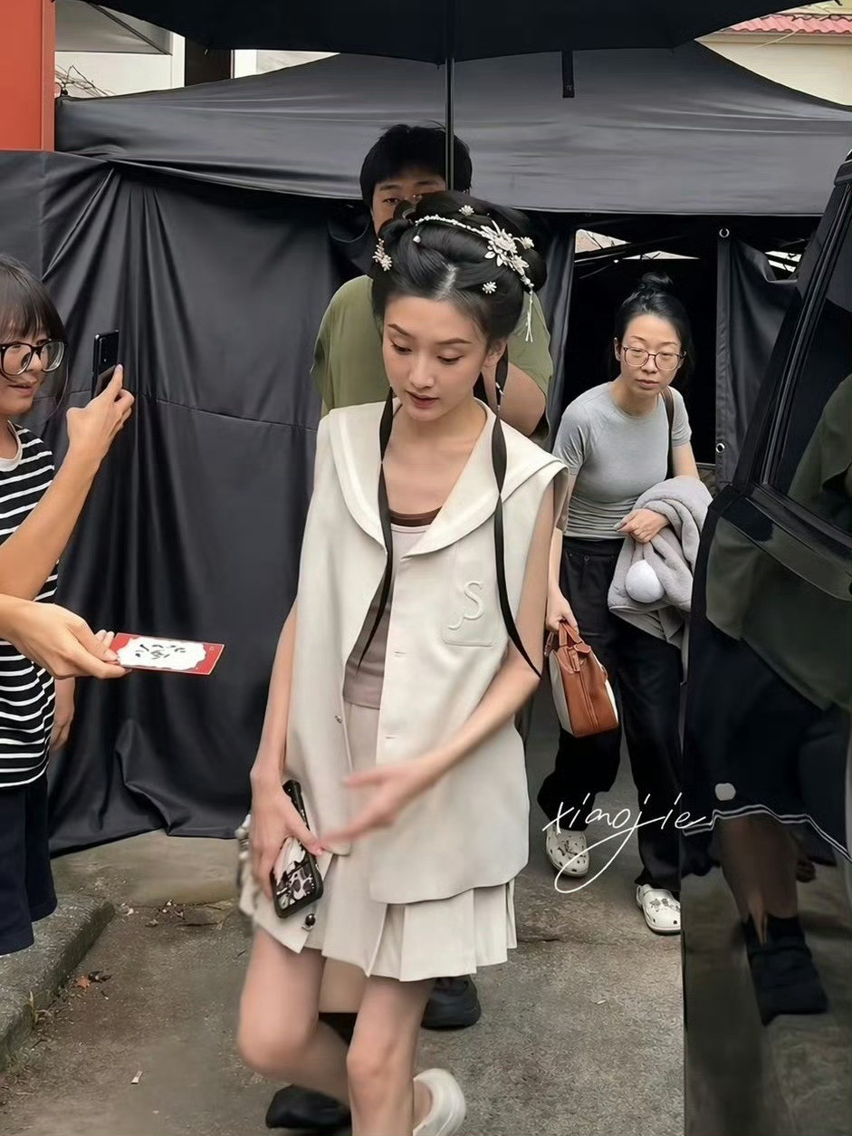 镜头真的对女明星好残忍，宋祖儿都瘦成这样了上镜才刚刚好刘大锤曝周翊然宋祖儿谈过