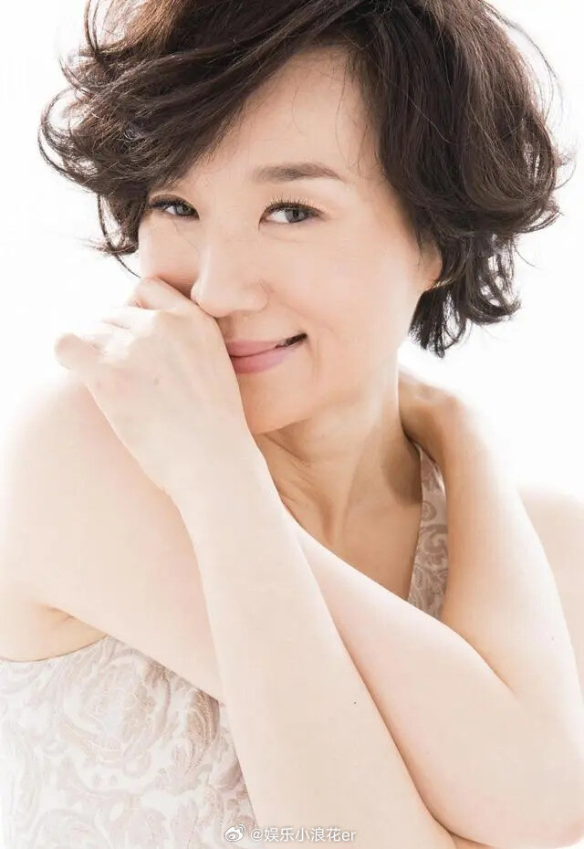 台湾歌手坣娜去世据台媒，坣娜因红斑性狼疮旧疾复发，已于10月16号病逝，享寿5