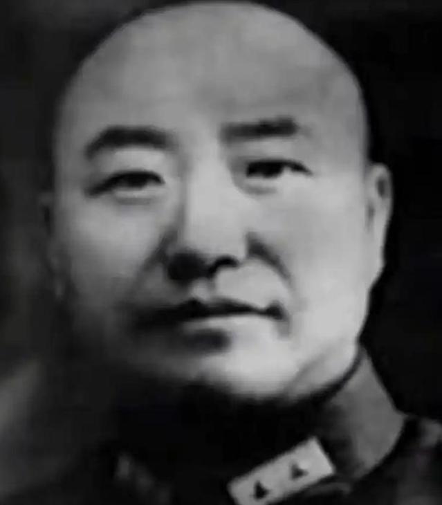 1955年授衔，有个人的名字出现在上将名单里，却只是个军长。他自己也觉得不对劲，