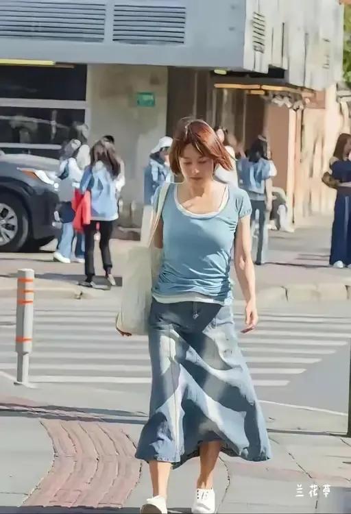 生活中的马伊琍，忙碌于红尘，战斗于日常。拼搏，永远是一个成功女人的代名词。马伊