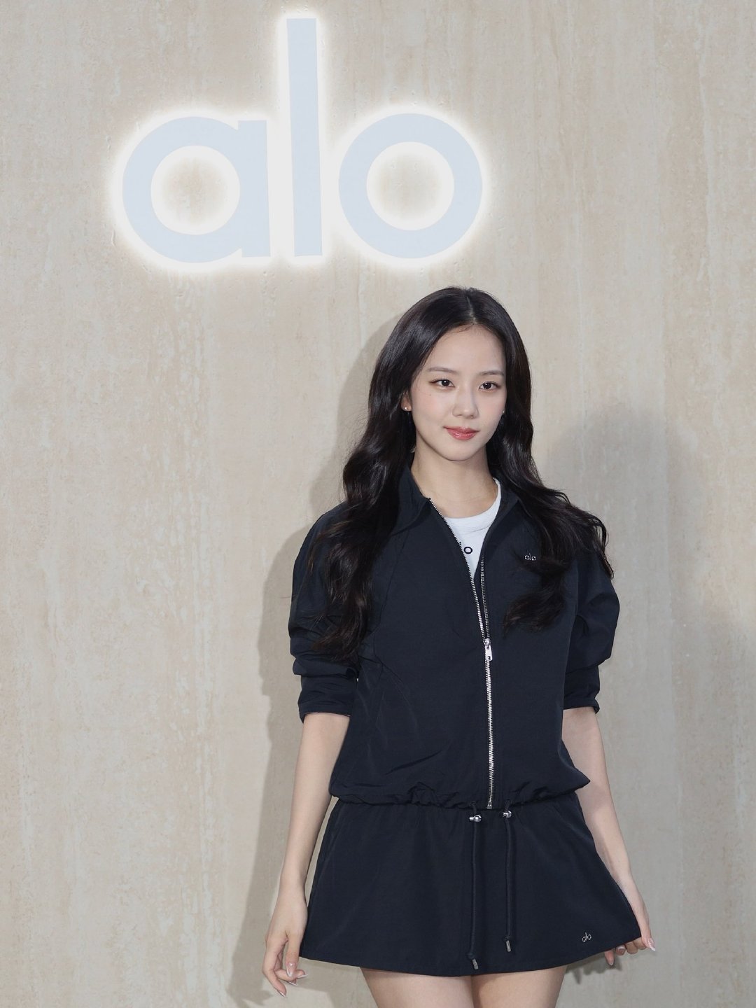 Jisoo金智秀空降香港!!!•一起感受咻咻姐好有呼吸感的美貌🖤🖤🖤​