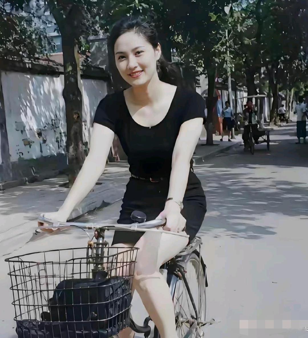 不知道你信不信？现在这种复古照大部分都是ai！！别傻傻的分不清！[无奈吐舌]