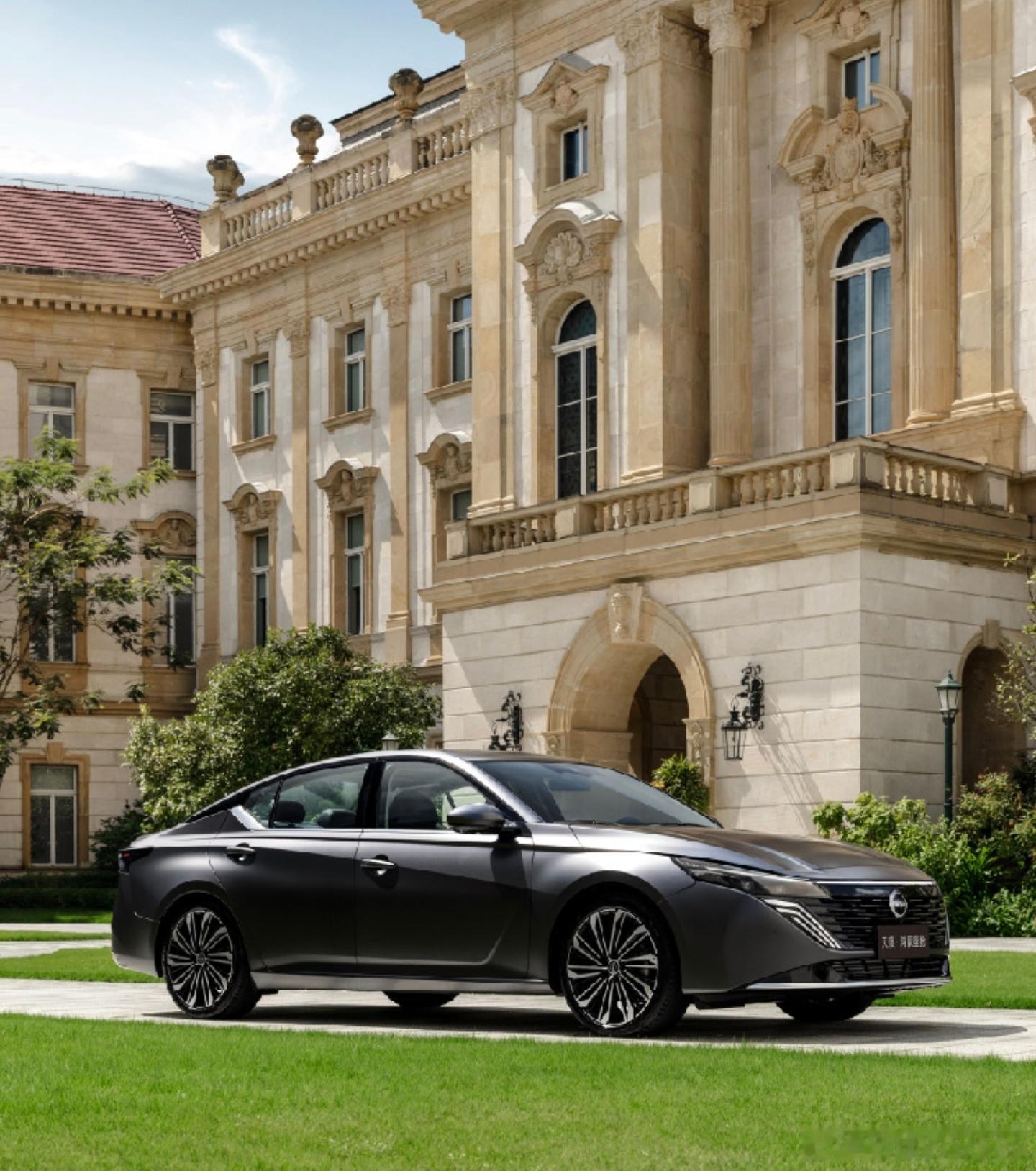 鸿蒙座舱终于上燃油车了中国这么大，燃油车的市场还是非常广泛的，但是燃油车的智能化