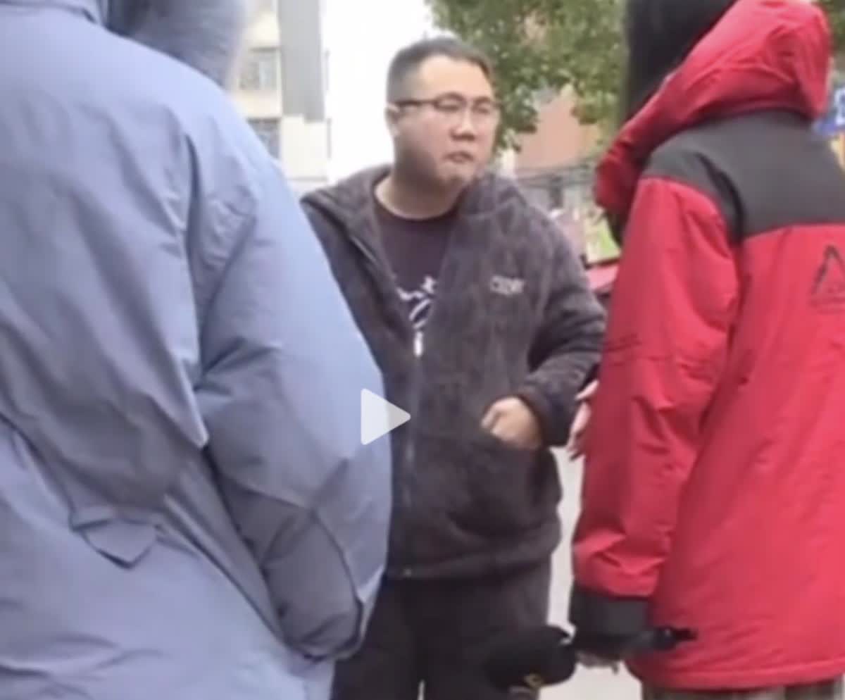 一女子通过相亲认识一男子，双方约定彩礼30万，订婚时先支付10万。没想到订婚后两