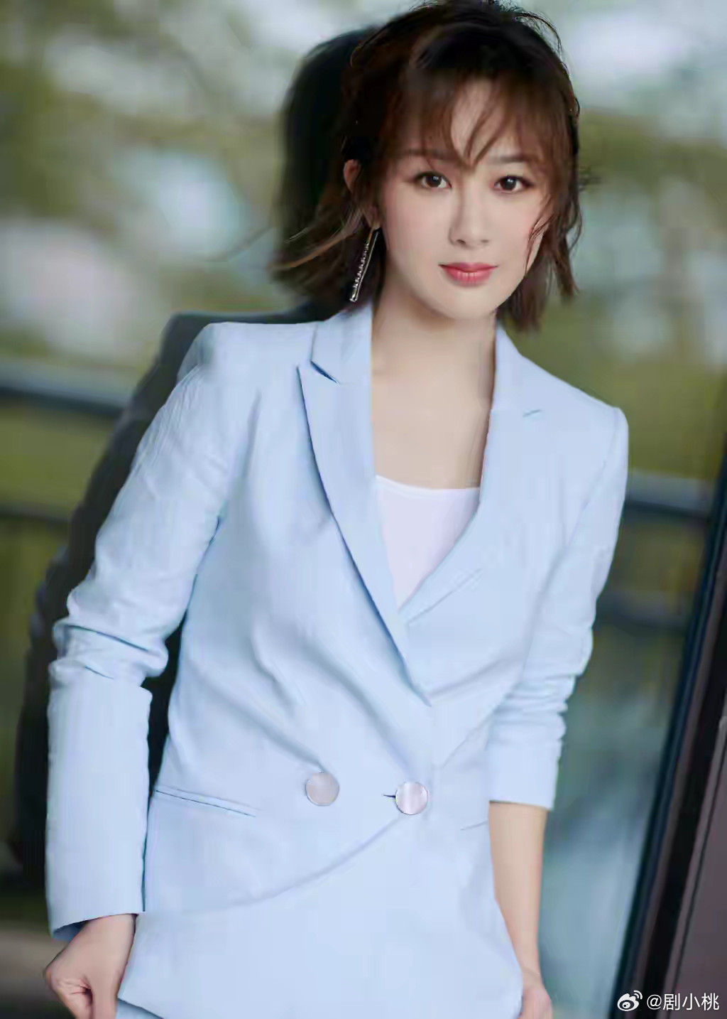 1.杨紫这次拿到白玉兰的可能性很大。2.沈月回老家没少被七大姑八大姨催婚，催得她