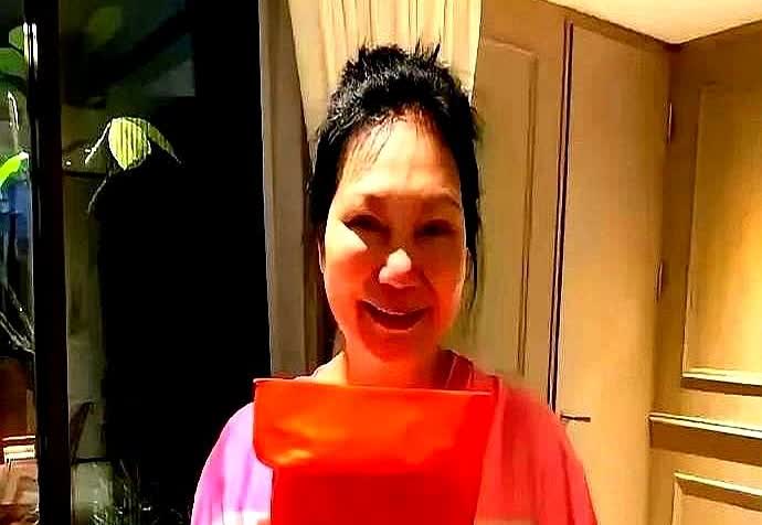 小S、S妈黄春梅、具俊晔这边恐怕要坐不住了。结果人家转头就闷声干大事，邻